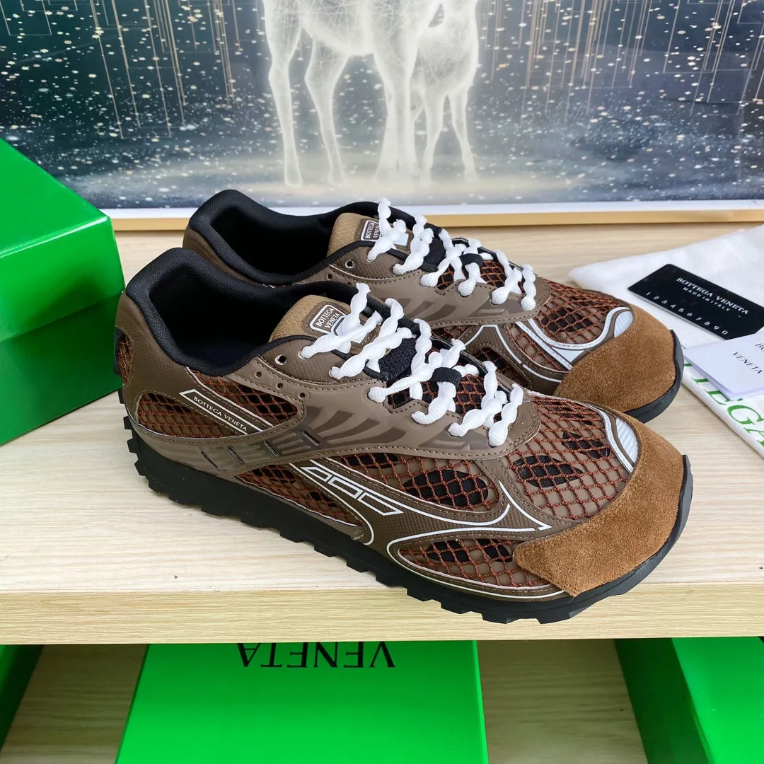 p620🐮🐮High-end version, the original 1:1 couple style new model is on the shelves🔥BV Orbit sneakers Wang Yibo's same style couple's Dad Runner sneakers, made of lightweight technical mesh fabric. Features a geometric patterned rubber outsole. The outsole is made of color-blocked TPU outsole. Size: women’s shoes 35-40, men’s shoes 39-45.